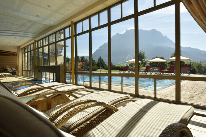 Imagen de la piscina del Hotel Post Lermoos. Foto 13