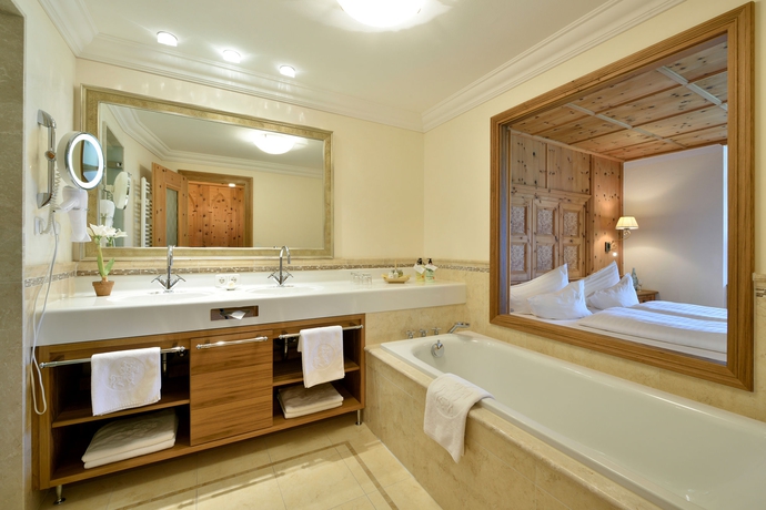 Imagen de la habitación del Hotel Post Lermoos. Foto 5