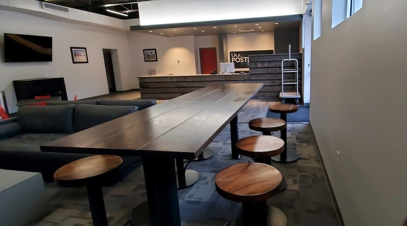 Imagen de los interiores del Hotel Post Time Inn. Foto 17