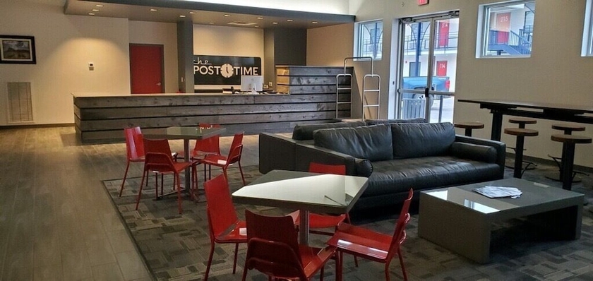 Imagen de los interiores del Hotel Post Time Inn. Foto 18