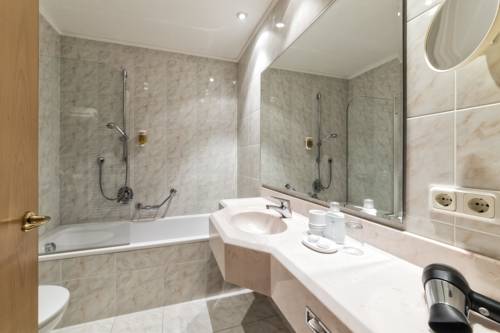 Imagen de la habitación del Hotel Post, Valdaora. Foto 5