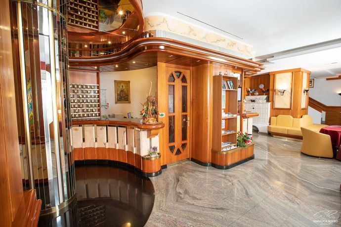 Imagen de los interiores del Hotel Posta, Cares. Foto 17