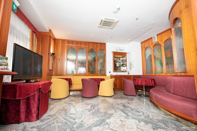 Imagen de los interiores del Hotel Posta, Cares. Foto 19