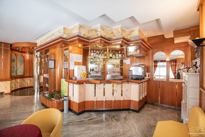 Imagen del bar/restaurante del Hotel Posta, Cares. Foto 2