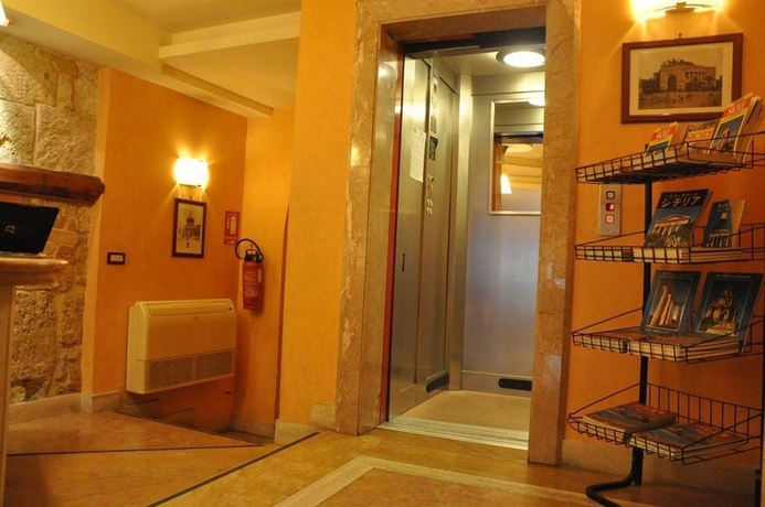 Imagen de los interiores del Hotel Posta, Palermo. Foto 12