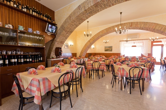 Imagen del bar/restaurante del Hotel Posta Panoramic. Foto 3