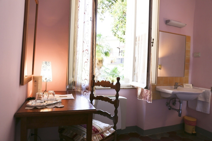 Imagen de la habitación del Hotel Posta, Sferracavallo. Foto 11