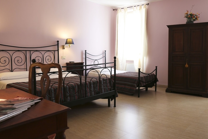 Imagen de la habitación del Hotel Posta, Sferracavallo. Foto 15