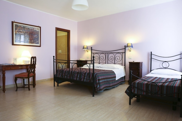 Imagen de la habitación del Hotel Posta, Sferracavallo. Foto 16