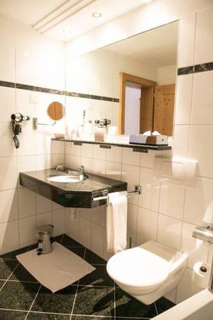 Imagen de la habitación del Hotel Posthotel Valbella. Foto 7