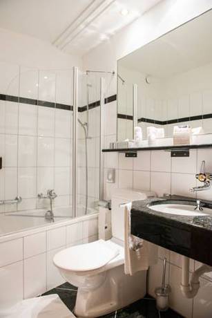 Imagen de la habitación del Hotel Posthotel Valbella. Foto 14