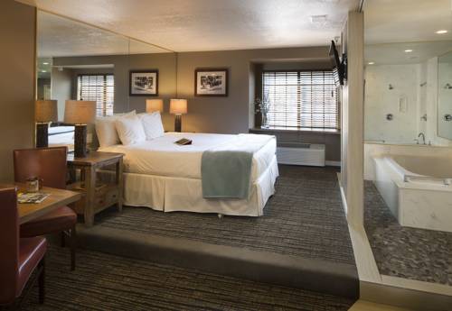 Imagen de la habitación del Hotel Postmarc and Spa Suites. Foto 14