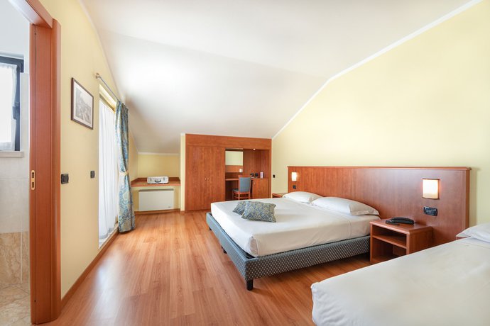 Imagen de la habitación del Hotel Postumia. Foto 10