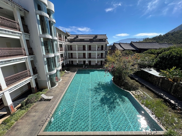 Imagen de la piscina del Hotel Potala Hot Spring Resort Dali. Foto 12