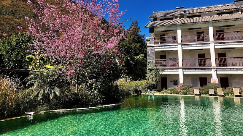 Imagen de la piscina del Hotel Potala Hot Spring Resort Dali. Foto 13