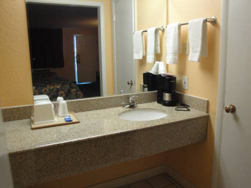 Imagen de la habitación del Hotel Poteau Inn. Foto 6