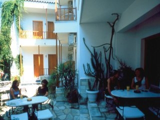 Imagen del bar/restaurante del Hotel Pothos. Foto 4