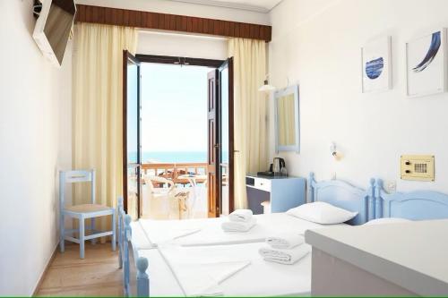 Imagen de la habitación del Hotel Potokaki Beachfront. Foto 7