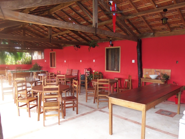 Imagen del bar/restaurante del Hotel Pousada 2 Cora&ccedil;&otilde;es. Foto 4