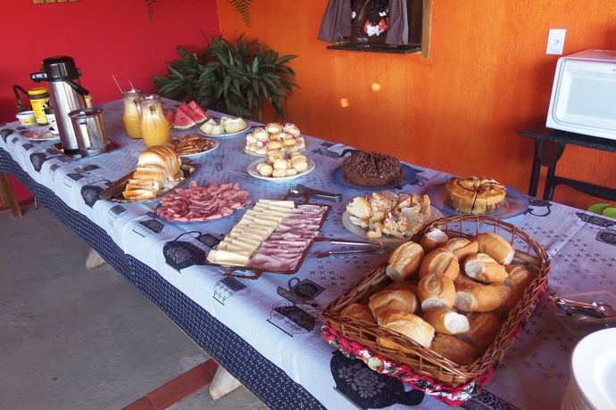 Imagen del bar/restaurante del Hotel Pousada 2 Cora&ccedil;&otilde;es. Foto 6