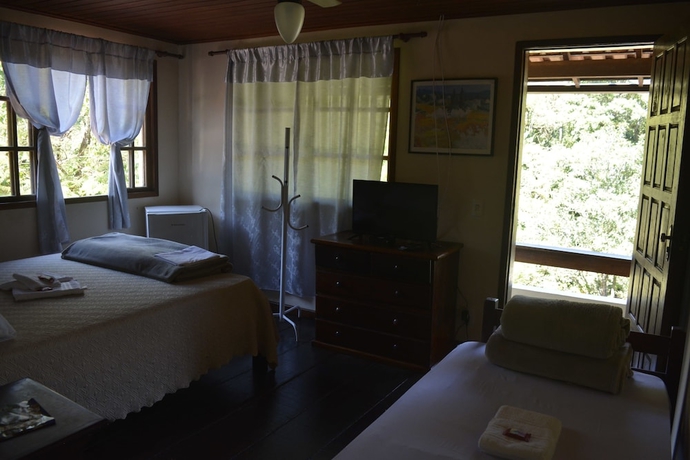 Imagen de la habitación del Hotel Pousada &Aacute;gua Cristalina. Foto 12