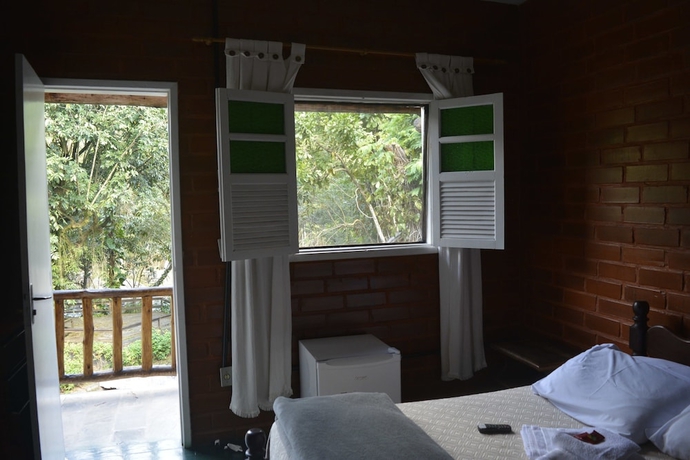 Imagen de la habitación del Hotel Pousada &Aacute;gua Cristalina. Foto 15