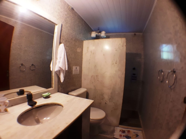 Imagen de la habitación del Hotel Pousada Alicia B&uacute;zios. Foto 16