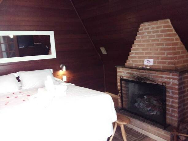 Imagen de la habitación del Hotel Pousada Alpes. Foto 19