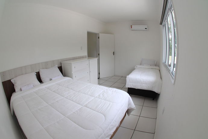 Imagen de la piscina del Hotel Pousada Apple House Paraty. Foto 16