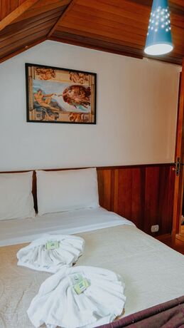 Imagen de la habitación del Hotel Pousada Arauc&aacute;ria Su&iacute;tes. Foto 11