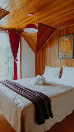 Imagen de la habitación del Hotel Pousada Arauc&aacute;ria Su&iacute;tes. Foto 12