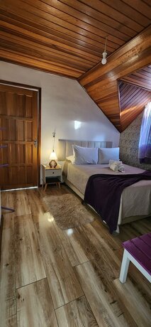 Imagen de la habitación del Hotel Pousada Arauc&aacute;ria Su&iacute;tes. Foto 18