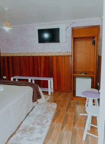 Imagen de la habitación del Hotel Pousada Arauc&aacute;ria Su&iacute;tes. Foto 20