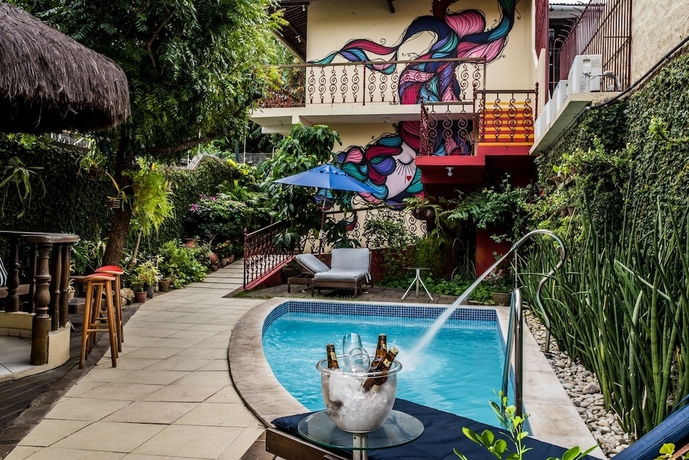 Imagen de la piscina del Hotel Pousada Baob&aacute;, OLINDA. Foto 16