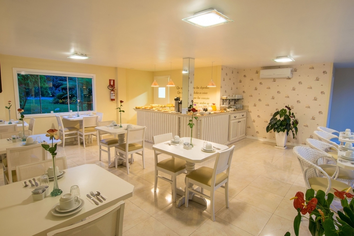 Imagen del bar/restaurante del Hotel Pousada Cabanas Rota Do Sol. Foto 4