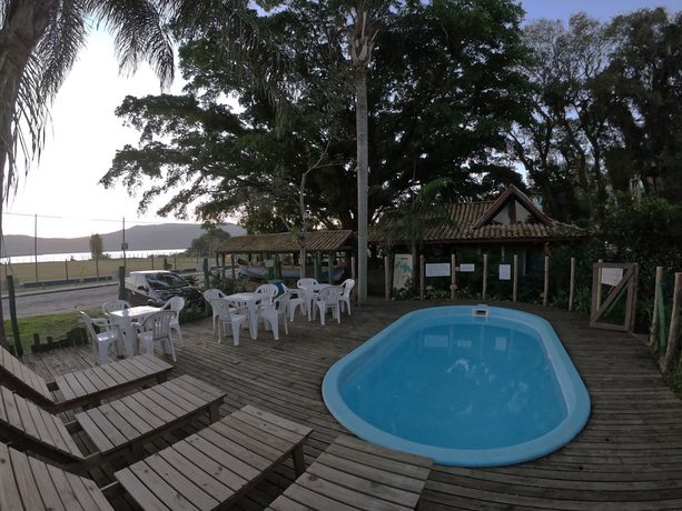 Imagen de la piscina del Hotel Pousada Canoa Azul. Foto 19