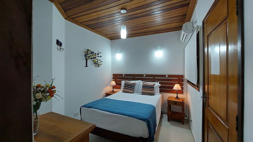 Imagen de la habitación del Hotel Pousada Canoa Cai&ccedil;ara. Foto 17