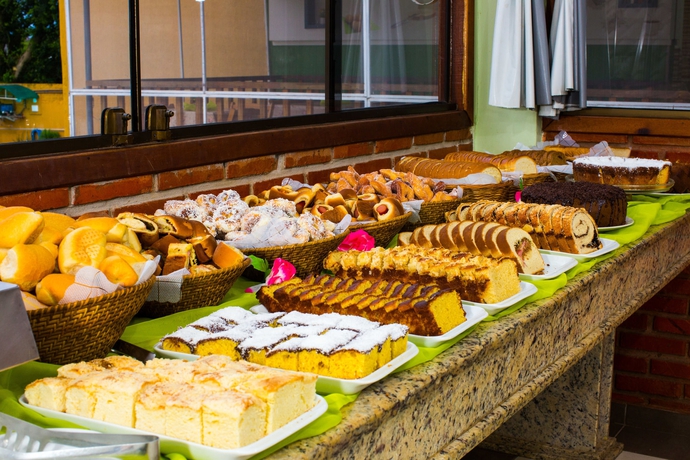 Imagen del bar/restaurante del Hotel Pousada Caroline. Foto 4