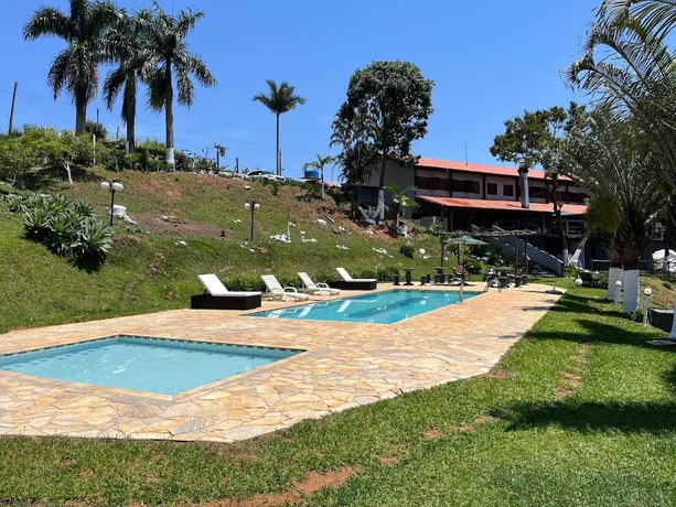 Imagen de la piscina del Hotel Pousada Ch&aacute;cara Rhema. Foto 16