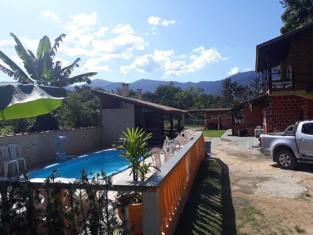 Imagen de la piscina del Hotel Pousada Chale Cant&atilde;o de Itamambuca. Foto 14