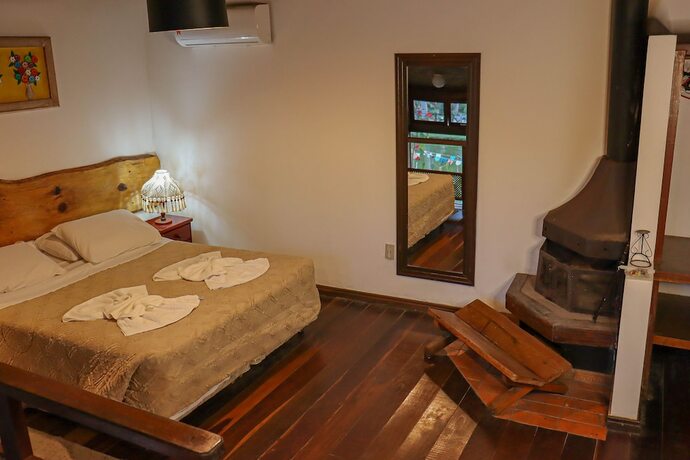 Imagen de la habitación del Hotel Pousada Chal&eacute;s Do Lago. Foto 28