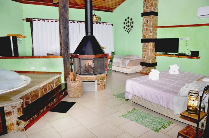 Imagen de la habitación del Hotel Pousada Chal&eacute;s Do Lago. Foto 32