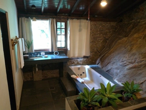 Imagen de la habitación del Hotel Pousada Das Araras, Petr&oacute;polis. Foto 11