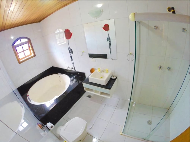 Imagen de la habitación del Hotel Pousada Das Rosas, Campos do Jordao. Foto 14