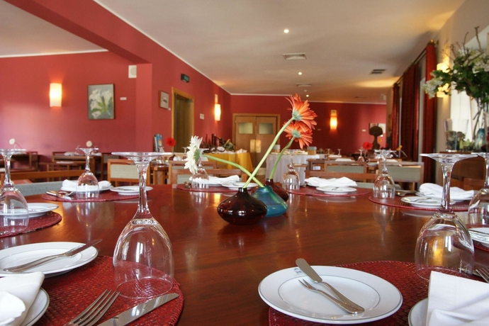 Imagen del bar/restaurante del Hotel Pousada De Ourém - Charming Hotel. Foto 3