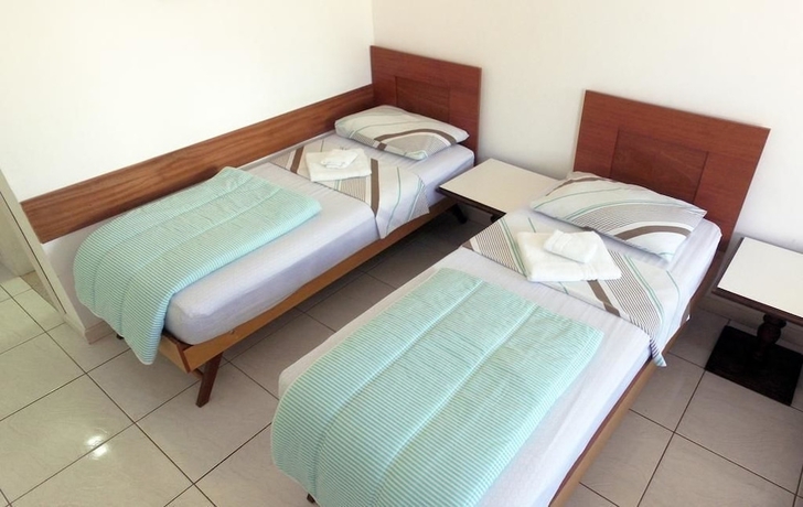 Imagen de la habitación del Hotel Pousada Deck De B&uacute;zios. Foto 5