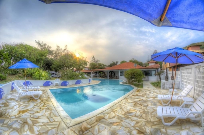 Imagen de la piscina del Hotel Pousada Deck De B&uacute;zios. Foto 16