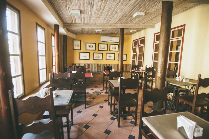 Imagen del bar/restaurante del Hotel Pousada Del Rey, Maca&eacute;. Foto 2