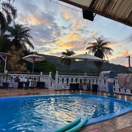 Imagen de la piscina del Hotel Pousada Encantos da Serra Macacos. Foto 16