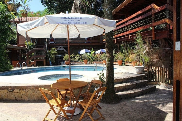 Imagen de la piscina del Hotel Pousada Enseada Dos B&uacute;zios. Foto 14
